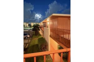 4 Golfs Edge E, West Palm Beach