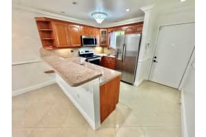 6074 Forest Hill Boulevard 107, West Palm Beach