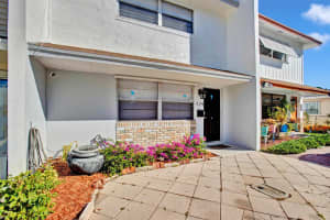 429 Silver Beach Road, Lake Park