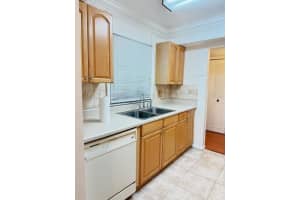 4 Golfs Edge E, West Palm Beach