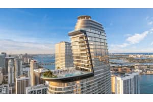300 Biscayne Boulevard Way 2004, Miami