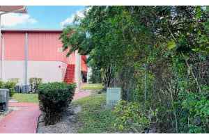 11 Golfs Edge E, West Palm Beach