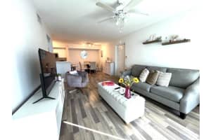 713 Villa Circle, Boynton Beach