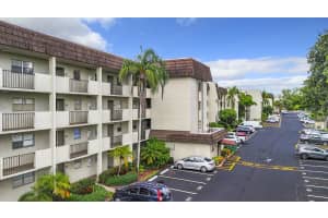 6080 Nw 44th Street 408, Lauderhill