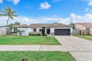 5700 Hawkes Bluff Avenue, Davie