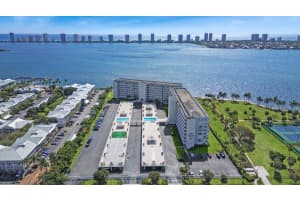 801 Lake Shore Drive 204, Lake Park