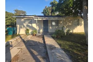 2000 Nw 2nd Court, Boynton Beach