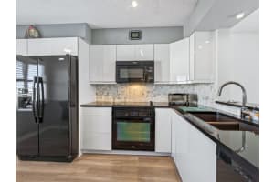 7290 Kinghurst Drive 703, Delray Beach