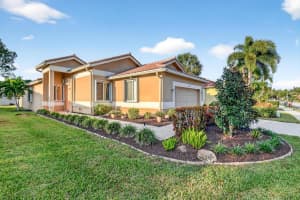 8099 Bellafiore Way, Boynton Beach