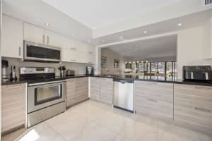 5659 Fairway Park Drive 203, Boynton Beach