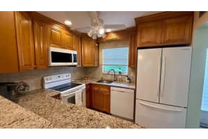 705 Lori Drive 309, Palm Springs