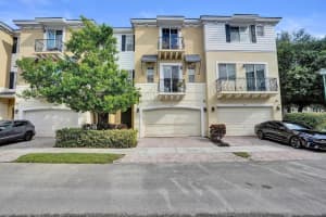 642 Nw 38th Circle, Boca Raton