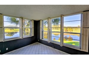 555 Oaks Lane 207, Pompano Beach