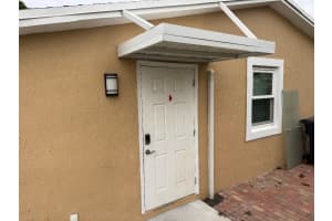 816 Greenbriar Drive, Lake Park