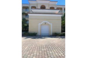 29 Harbour Isle Drive W 201, Fort Pierce