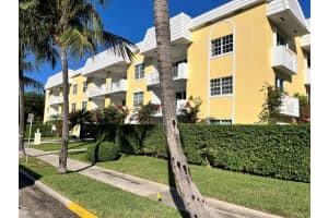 127 Peruvian Avenue 202, Palm Beach