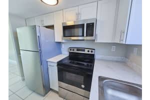 1501 Crescent Circle E40, Lake Park