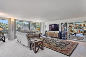 2427 Presidential Way 204, West Palm Beach