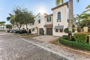 610 Via Villagio, Hypoluxo