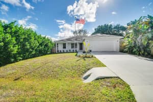 2352 Se Monroe Street, Stuart