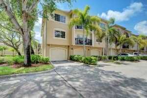 300 Crestwood Court N 307, Royal Palm Beach