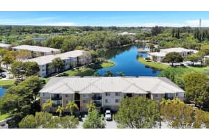 600 Crestwood Court N 607, Royal Palm Beach
