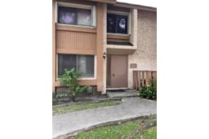 208 Wimbledon Lake Drive 208, Plantation