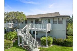 654 Centre Court Sw 201, Vero Beach