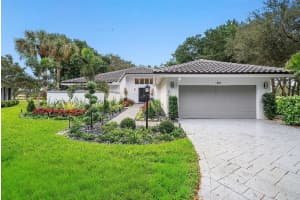 24 Oaks Lane, Boynton Beach