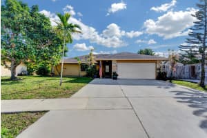 1059 Wynndale Way, Lantana