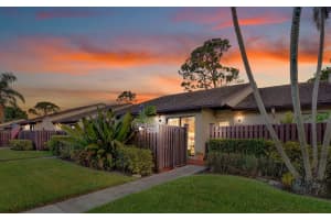 633 Sea Pine Way H, Greenacres