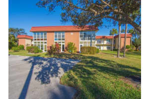 100 Spring Lake Drive 107, Vero Beach