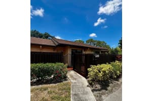 615 Sea Pine Way E, Greenacres