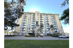 2000 Ne 135th Street Ph, North Miami