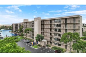 9 Royal Palm Way 105, Boca Raton