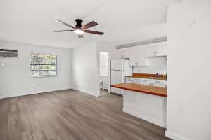 1041 Se Monterey Road 2-4, Stuart