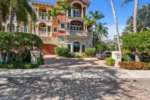 453 Ne 19 Avenue, Deerfield Beach