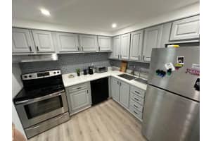 500 Executive Center Drive 3h, West Palm Beach