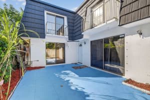 176 Woodland Road, Palm Springs