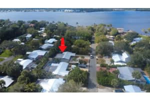507 Sw North River Point Drive, Stuart