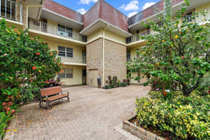 5570 Tamberlane Circle 131, Palm Beach Gardens