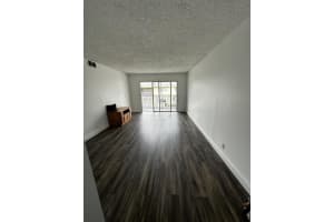 1501 Crescent Circle C27, Lake Park