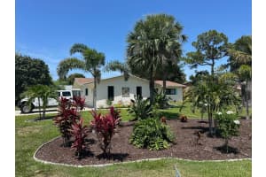 907 Se Lake Street, Stuart