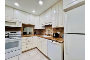 150 Lake Meryl Drive 247, West Palm Beach