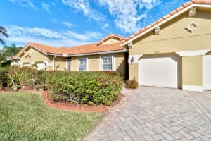 6380 Oxford Circle 103, Vero Beach