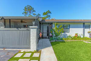 40 Seminole Court E, Royal Palm Beach