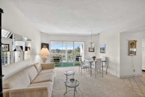 3590 Via Poinciana 616, Lake Worth