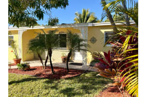 607 W Perry Street, Lantana