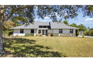 899 Ne Juniper Place, Jensen Beach