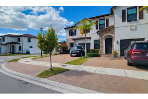 10902 W 33rd Way, Hialeah
